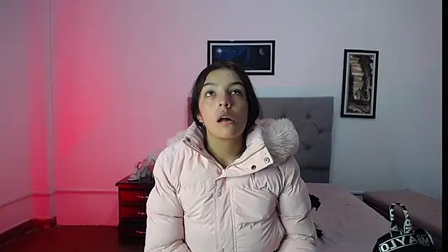 Esmeraldaa- online show from November 14, 2025, 5:00 am