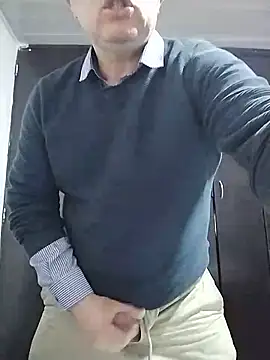 Snapshot of BigCristh79 chatting on June 2, 2026, 1:55 pm BigCristh79 online show from June 2, 2026, 1:55 pm
