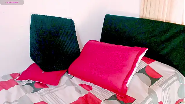 Kendraline1 online show from April 19, 2026, 5:03 pm