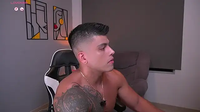 tyler muscle1 online show from April 7, 2026, 2:02 am