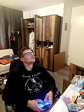 liema3156 online show from November 3, 2025, 8:56 pm