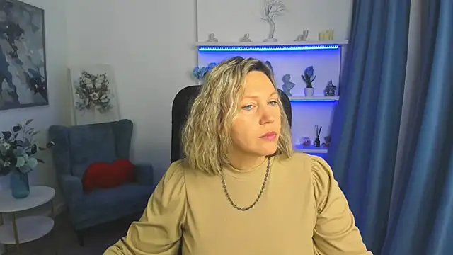 NinaStarle online show from April 17, 2026, 4:04 am