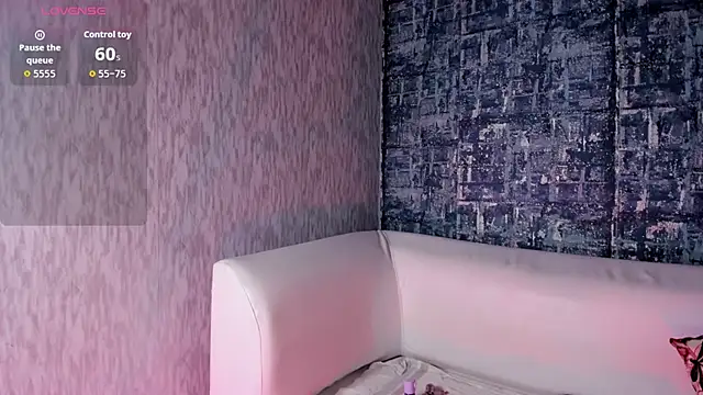 NathalyLeen online show from November 14, 2025, 8:45 pm