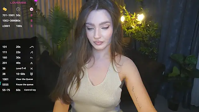 Snapshot of OceanEyessss_ chatting on October 18, 2025, 7:38 pm OceanEyessss online show from October 18, 2025, 7:38 pm