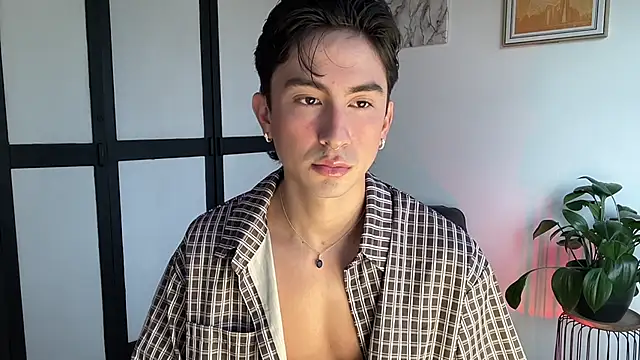 sweettaaron01 online show from April 20, 2026, 9:38 pm