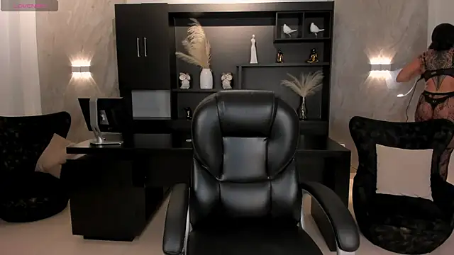 SarahYates online show from November 3, 2025, 5:12 am