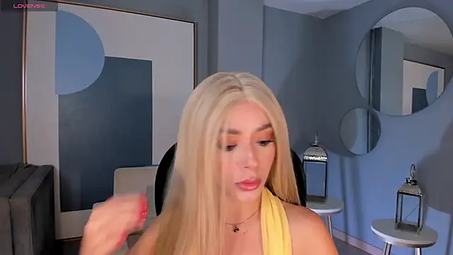 Snapshot of IsabellaMoreau chatting on June 6, 2026, 7:52 pm IsabellaMoreau online show from June 6, 2026, 7:52 pm