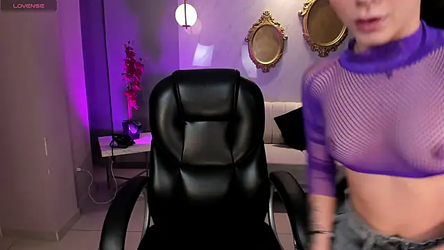 IsabellaMoreau online show from April 5, 2026, 6:03 pm