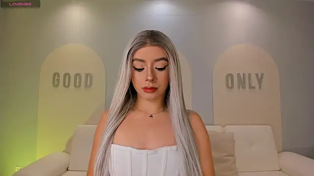 IsabellaMoreau online show from December 19, 2025, 8:22 pm