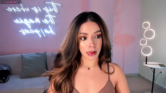 Snapshot of IsabellaMoreau chatting on June 12, 2026, 7:22 pm IsabellaMoreau online show from June 12, 2026, 7:22 pm