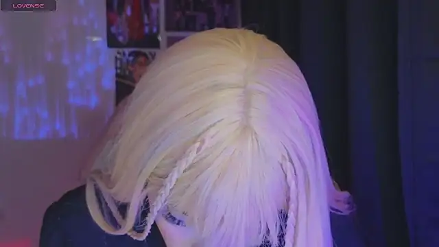 Moonlightt 21 online show from April 11, 2026, 1:46 am