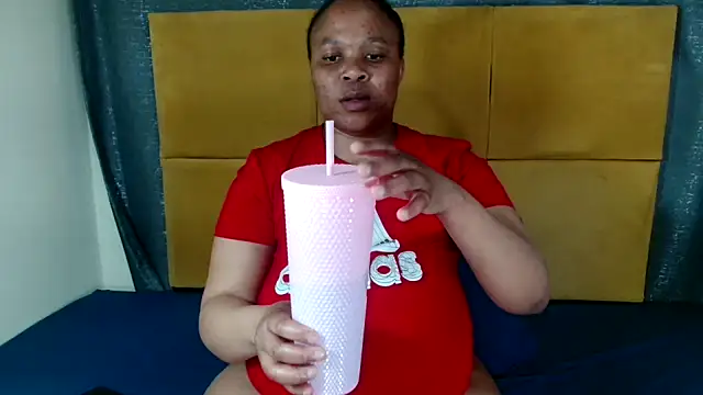 HugeTitisxx online show from May 30, 2026, 10:21 am