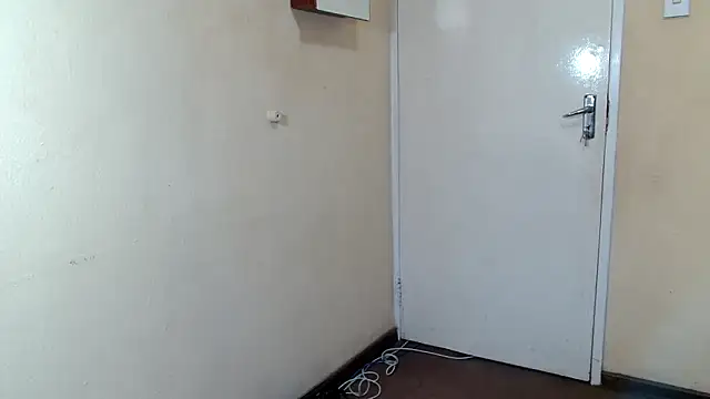 HugeTitisxx online show from April 4, 2026, 6:20 am