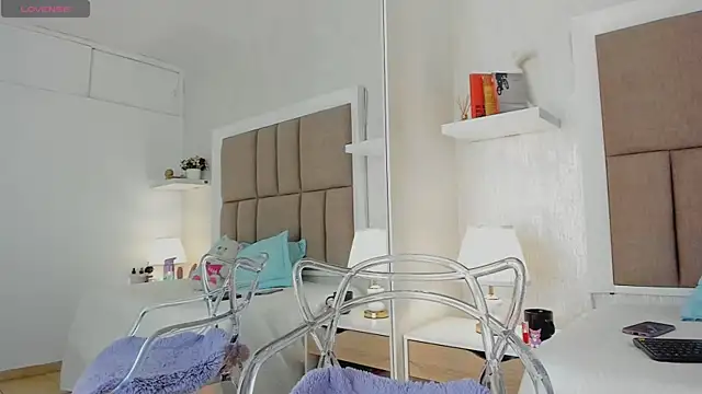 Alisson Owen online show from November 6, 2025, 4:05 am