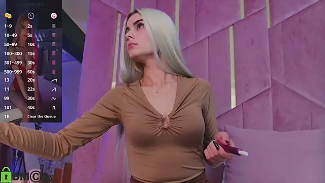 SelenaDaze online show from October 17, 2025, 3:43 am