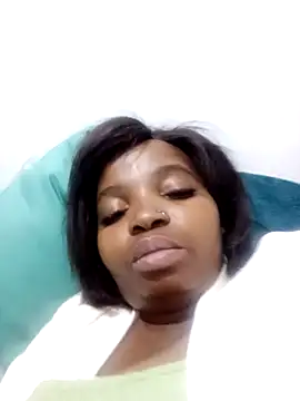 ShySexyBaddiexx online show from November 26, 2025, 10:32 pm