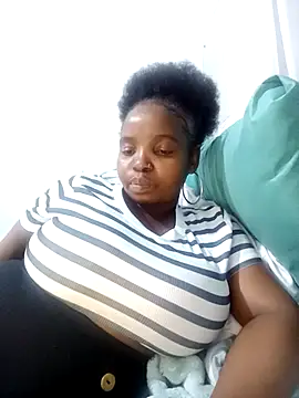 ShySexyBaddiexx online show from November 12, 2025, 9:29 pm