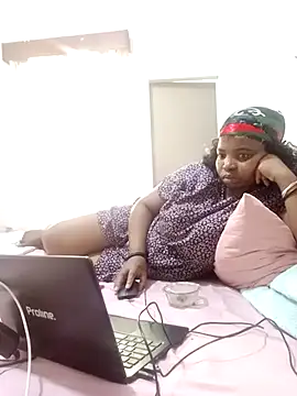 ShySexyBaddiexx online show from November 4, 2025, 10:52 am