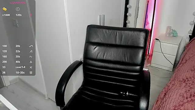 LovelyAria  online show from February 17, 2026, 9:01 pm