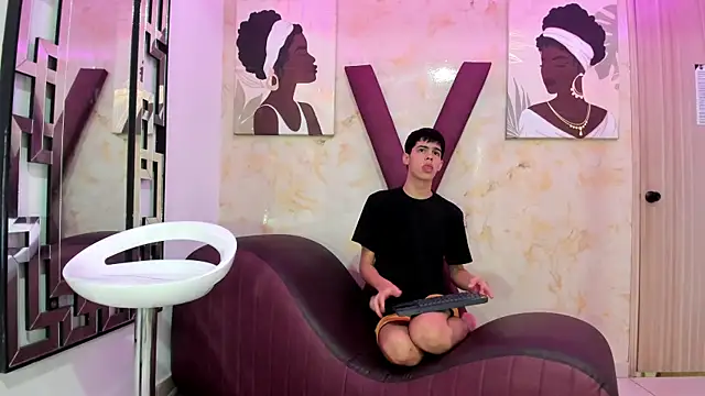 TWINKS FRIENDS online show from January 12, 2026, 1:29 pm