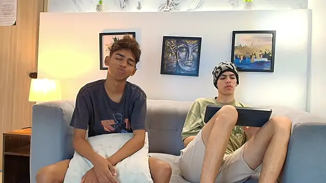 TWINKS FRIENDS online show from May 10, 2026, 1:25 pm