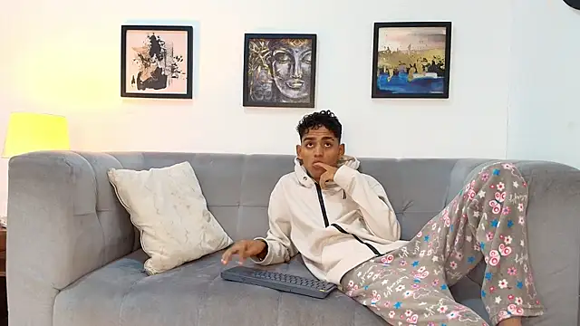 TWINKS FRIENDS online show from June 3, 2026, 1:23 pm