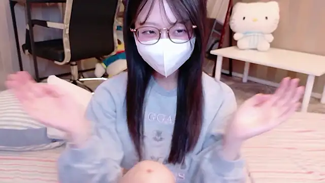 Snapshot of OSUSHI-CHAN chatting on June 8, 2026, 5:02 pm OSUSHI-CHAN online show from June 8, 2026, 5:02 pm