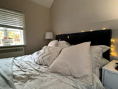 FrancescaXO online show from November 3, 2025, 2:31 pm