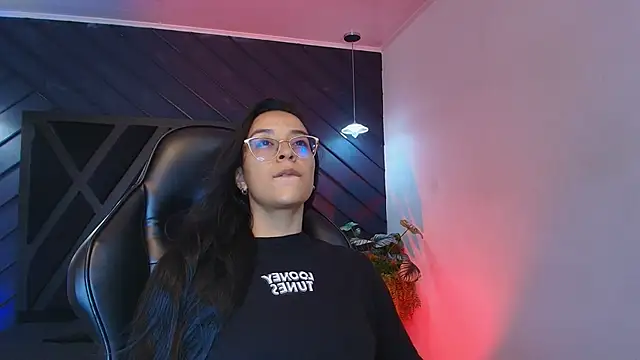 zoe martins  online show from March 16, 2026, 5:16 pm