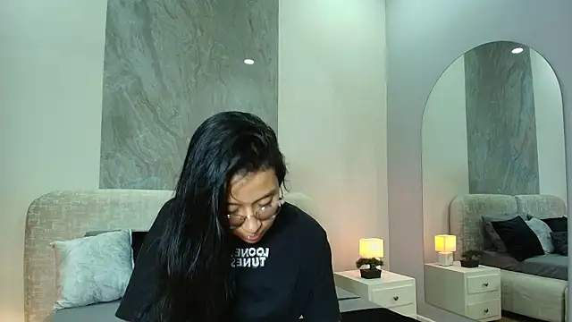 zoe martins  online show from May 23, 2026, 5:34 pm