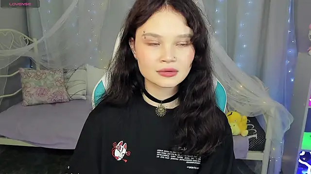 Snapshot of EmilyChaves chatting on April 8, 2026, 6:59 am EmilyChaves online show from April 8, 2026, 6:59 am