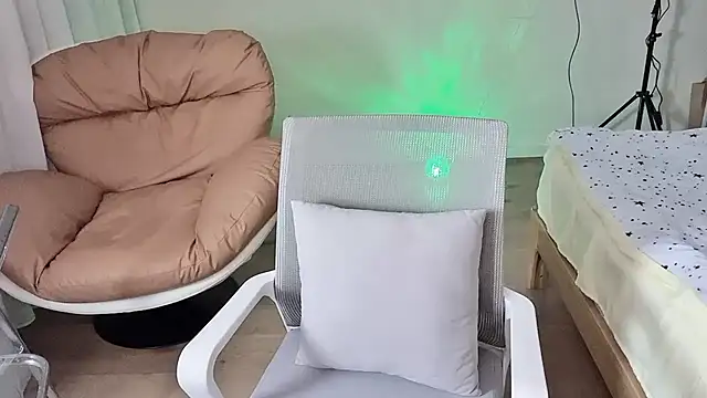 xiaotanbaby online show from November 7, 2025, 4:33 pm