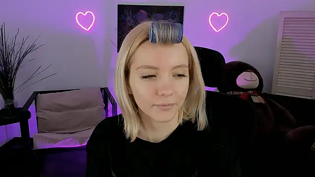 AuroraWrenfield online show from March 11, 2026, 4:17 am