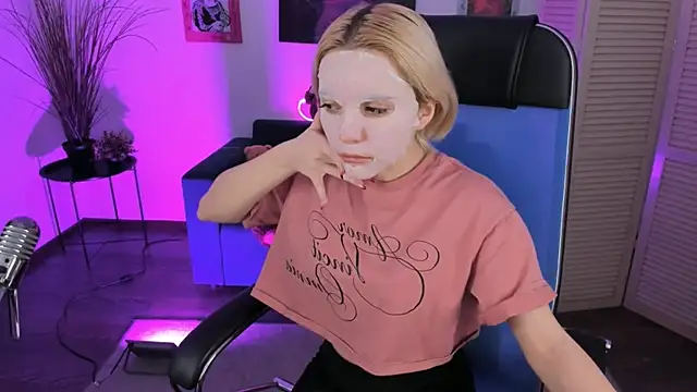 AuroraWrenfield online show from January 8, 2026, 12:38 am