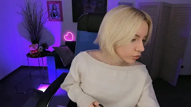 AuroraWrenfield online show from November 26, 2025, 4:23 am