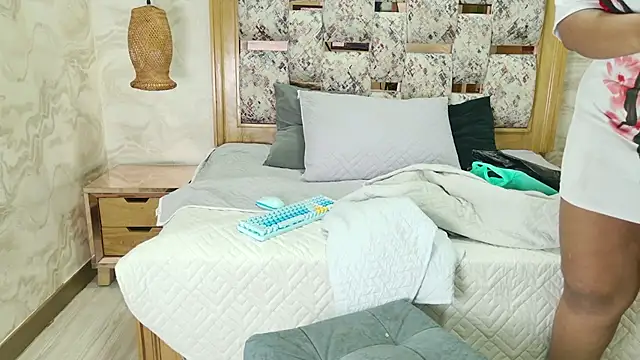 ZOLEY WATSON online show from November 23, 2025, 3:05 am