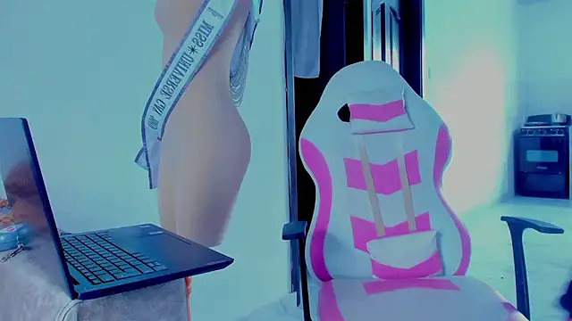 ISA BELLA VZL online show from January 19, 2026, 12:03 am