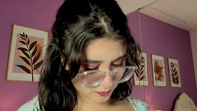 LiLLiAnderson online show from November 7, 2025, 1:04 pm