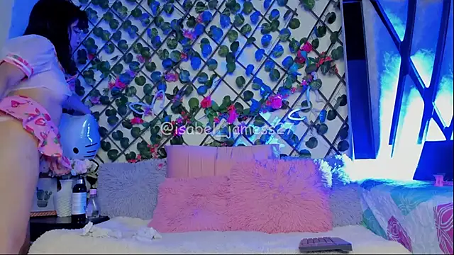 Snapshot of isabel_jaames chatting on June 14, 2026, 4:08 pm isabel jaames online show from June 14, 2026, 4:08 pm
