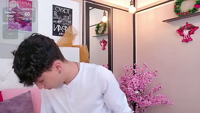 Axel  Evans online show from December 22, 2025, 1:11 pm