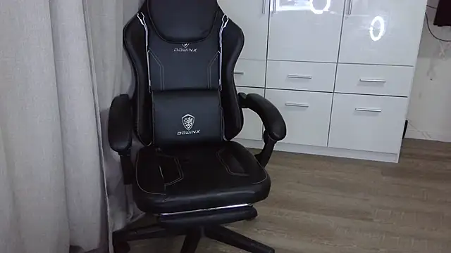 Snapshot of Milo9210 chatting on October 10, 2025, 10:21 pm Milo9210 online show from October 10, 2025, 10:21 pm