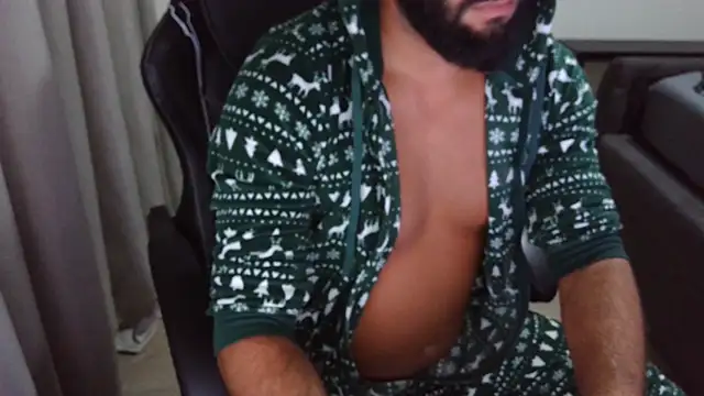 Snapshot of Milo9210 chatting on October 9, 2025, 12:11 am Milo9210 online show from October 9, 2025, 12:11 am