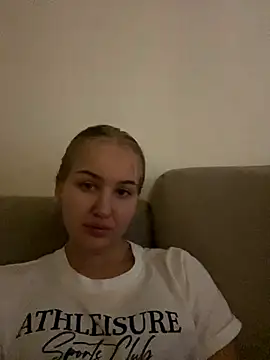 Snapshot of CandyVice chatting on October 28, 2025, 8:08 pm CandyVice online show from October 28, 2025, 8:08 pm