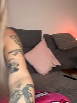 Snapshot of shortybig_official chatting on February 13, 2026, 5:07 am shortybig official online show from February 13, 2026, 5:07 am