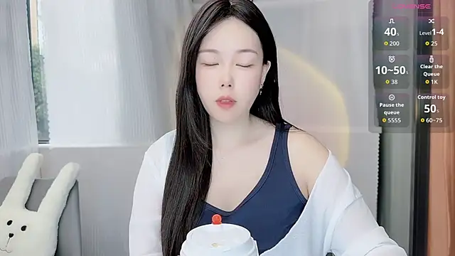 Bella Ava online show from November 13, 2025, 6:50 am