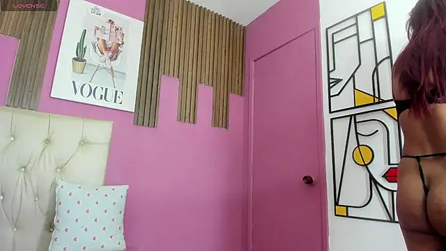 Lucia Spear online show from December 15, 2025, 12:55 pm