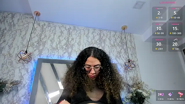 Hanna Cornee  online show from September 10, 2025, 4:06 pm