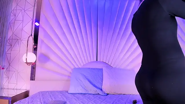 VesperVelvet online show from June 3, 2026, 4:46 am