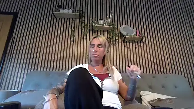 poppyinga1 online show from March 1, 2026, 4:07 pm