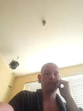 Snapshot of piercingpik chatting on June 5, 2026, 7:36 am piercingpik online show from June 5, 2026, 7:36 am